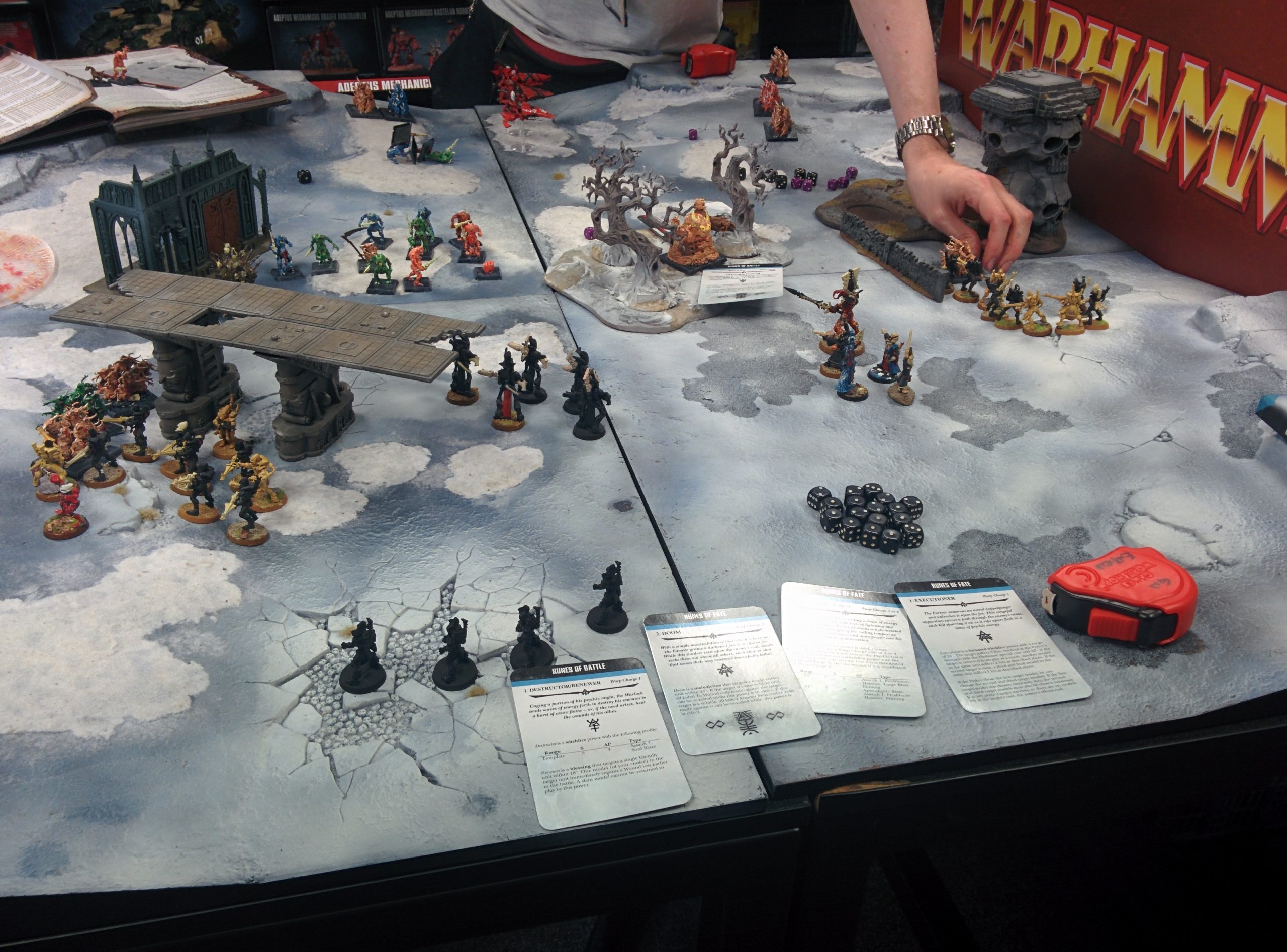 Eldar vs Chaos (nurglings?) at Enfield Games Workshop